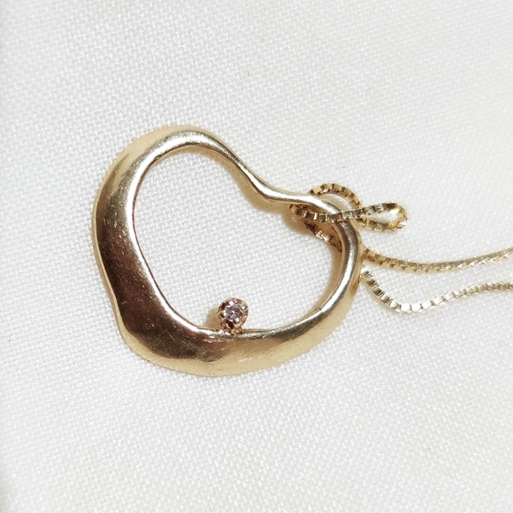 Solid 14k open heart pendant with tiny crystal necklace - Picture 4 of 11